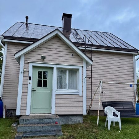 Vanhan talon pihatyöt – portti ja lumikärhöt