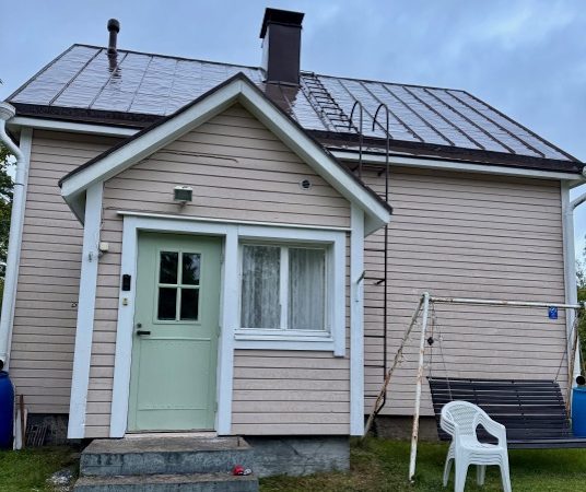Vanhan talon pihatyöt – portti ja lumikärhöt